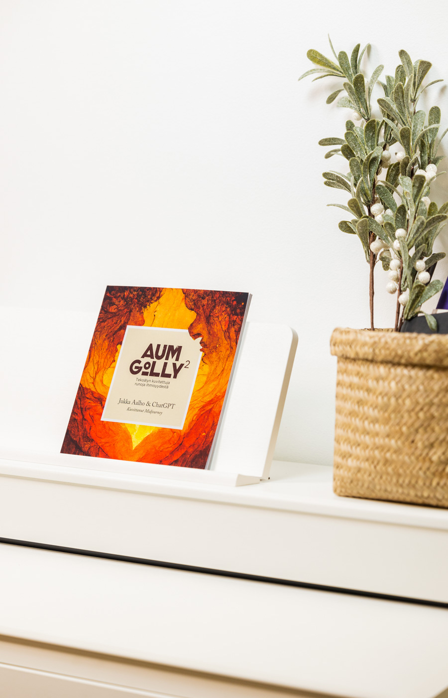 Aum Golly 2 pöydällä